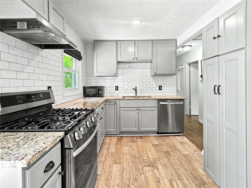 3 bedroom, 2 bathroom, 1,300 sq ft single family residence for sale at 273 Norton Circle, Smyrna, GA 30082 — photo 4