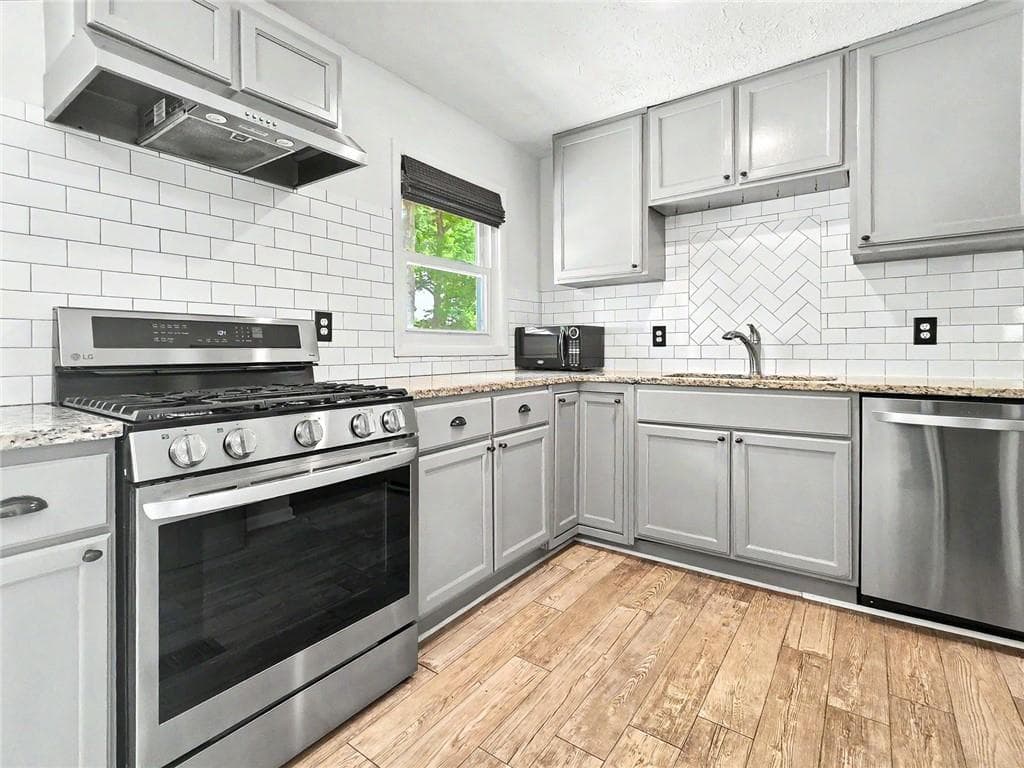 3 bedroom, 2 bathroom, 1,300 sq ft single family residence for sale at 273 Norton Circle, Smyrna, GA 30082 — photo 3