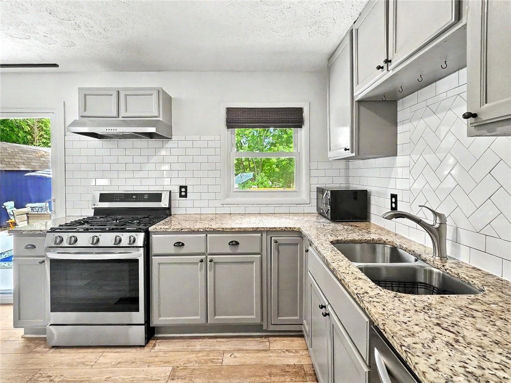 3 bedroom, 2 bathroom, 1,300 sq ft single family residence for sale at 273 Norton Circle, Smyrna, GA 30082 — photo 5