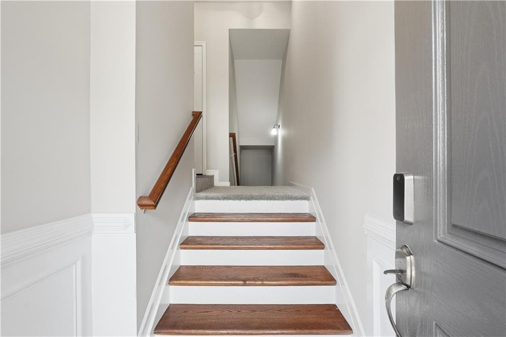 4 bedroom, 4 bathroom, 2,300 sq ft townhouse for sale at 4293 Laurel Creek Court 10, Smyrna, GA 30080 — photo 5