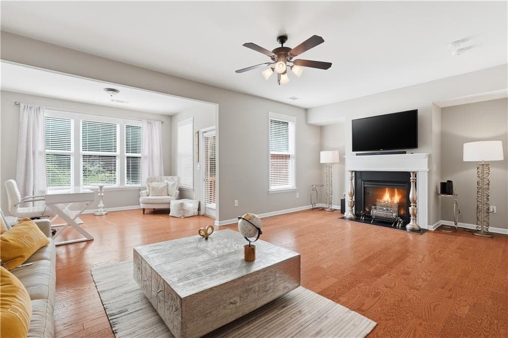 4 bedroom, 4 bathroom, 2,300 sq ft townhouse for sale at 4293 Laurel Creek Court 10, Smyrna, GA 30080 — photo 2