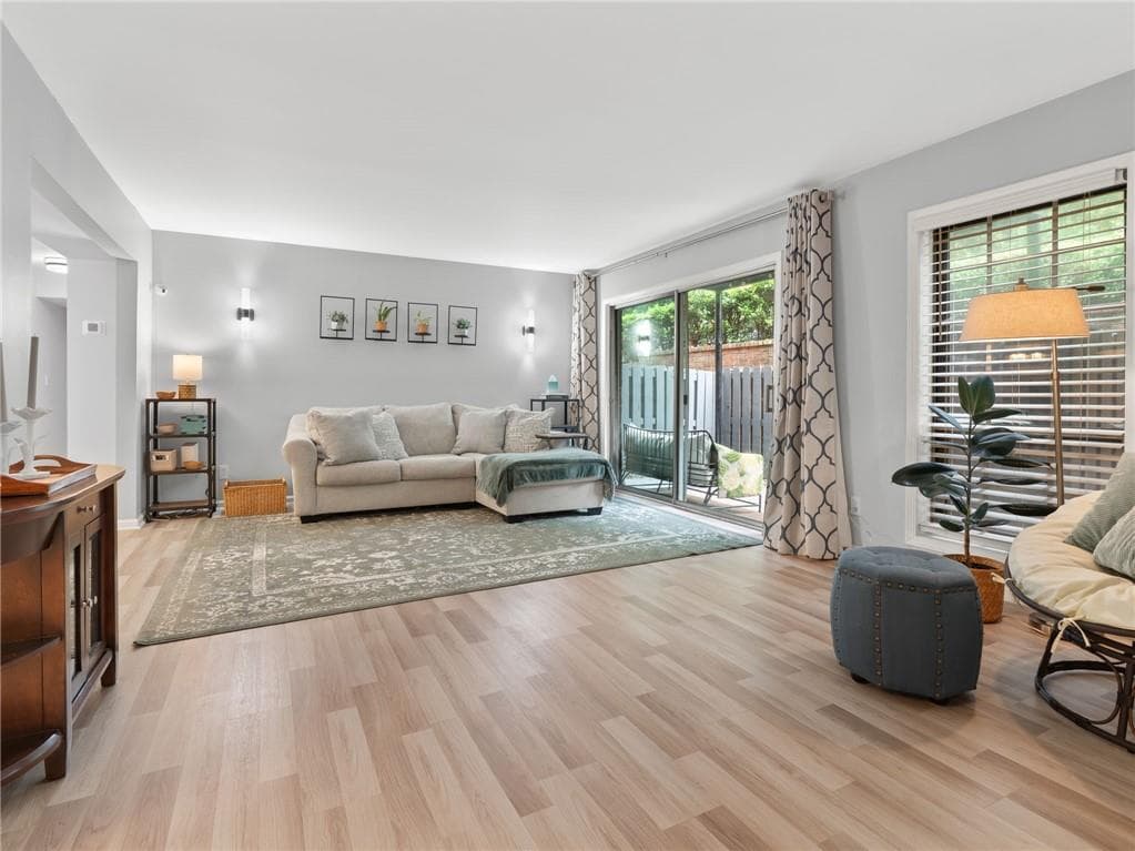 6851 Roswell Road H26