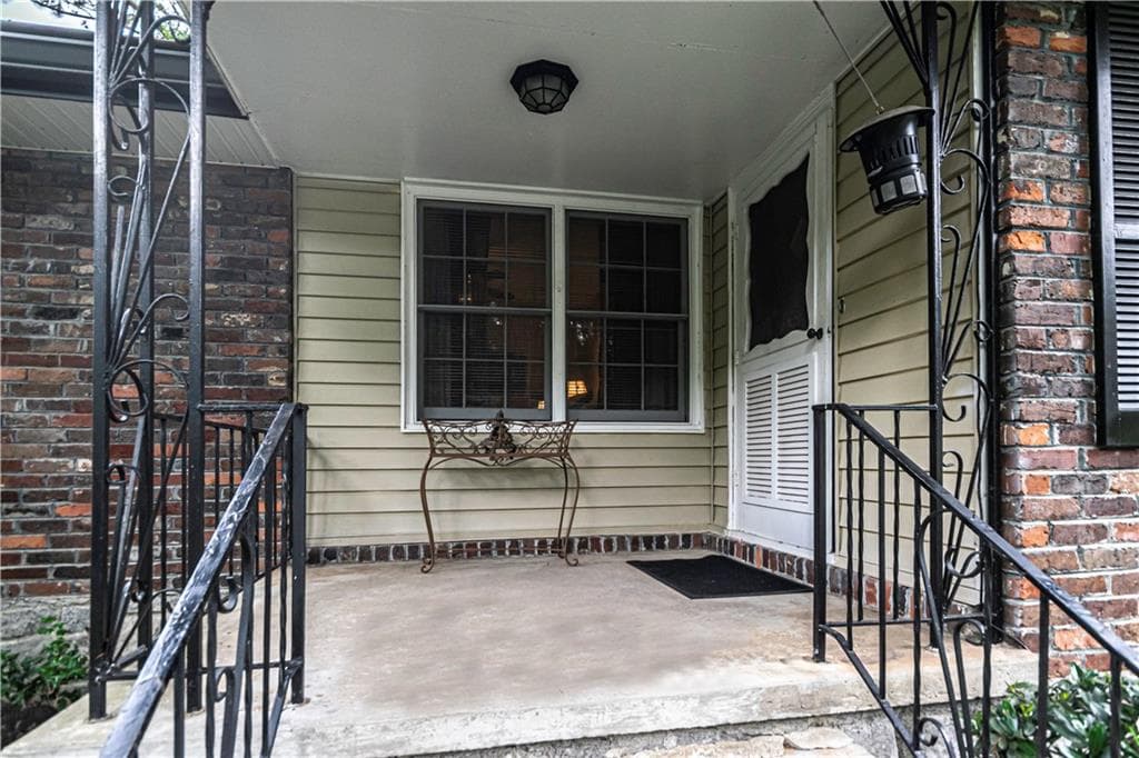 3 bedroom, 3 bathroom, 1,903 sq ft single family residence for sale at 1263 Blueberry Trail, Decatur, GA 30033 — photo 4