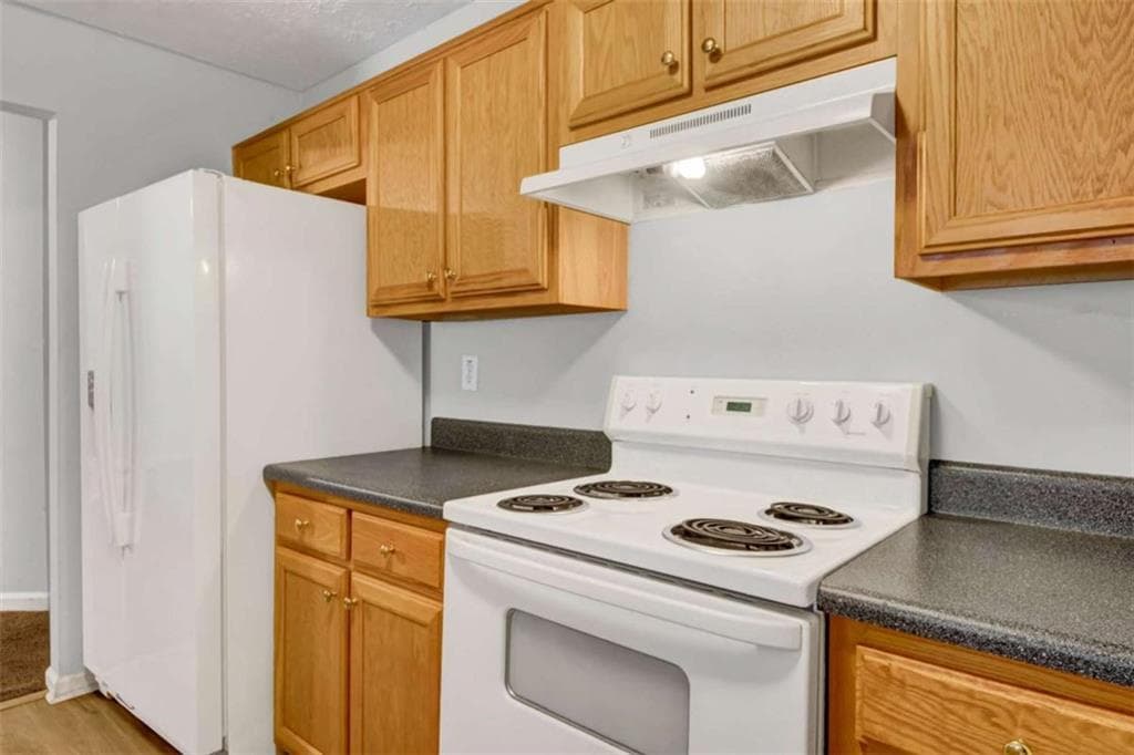 3 bedroom, 2 bathroom, 1,554 sq ft single family residence under contract at 65 Mabry Place Court, Covington, GA 30014 — photo 8