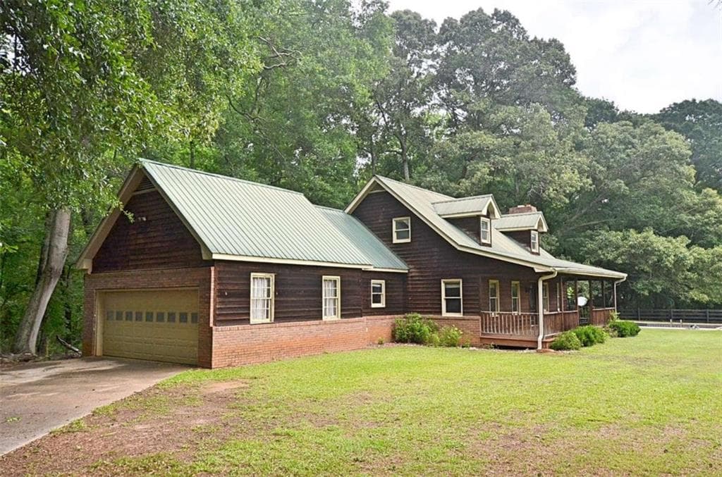 3 bedroom, 3 bathroom, 2,096 sq ft single family residence for sale at 1140 Kinnett Road, Covington, GA 30016 — photo 2