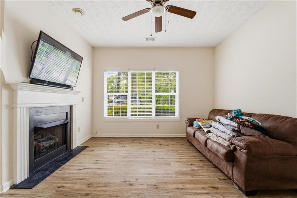 2 bedroom, 2 bathroom, 1,172 sq ft condominium for sale at 4379 Orchard Park Court, Stone Mountain, GA 30083 — photo 2