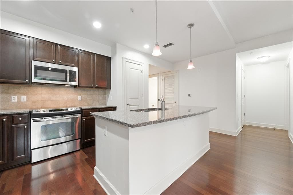 2 bedroom, 3 bathroom, 1,530 sq ft condominium for sale at 200 River Vista Drive 120, Atlanta, GA 30339 — photo 5