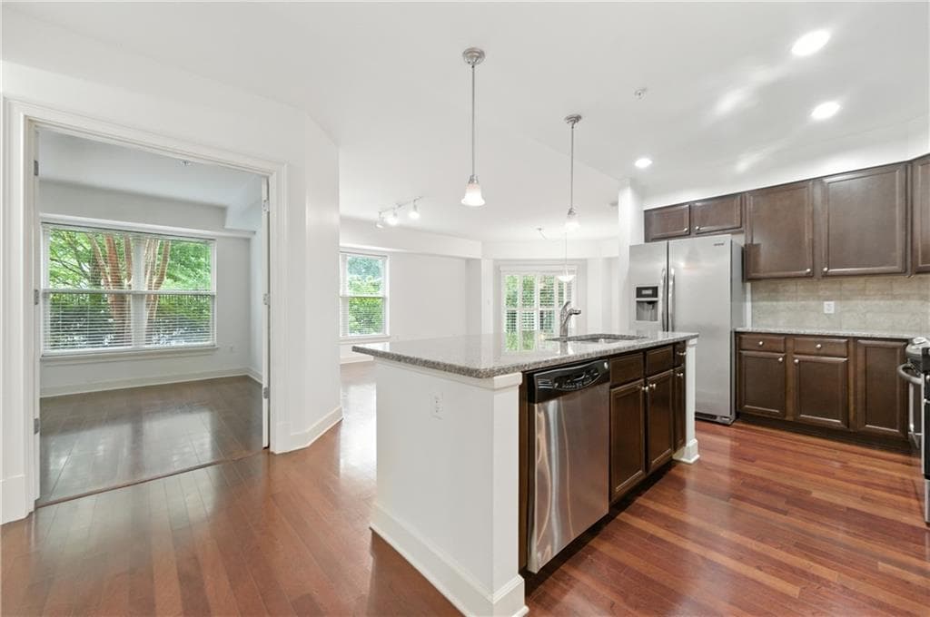 2 bedroom, 3 bathroom, 1,530 sq ft condominium for sale at 200 River Vista Drive 120, Atlanta, GA 30339 — photo 6