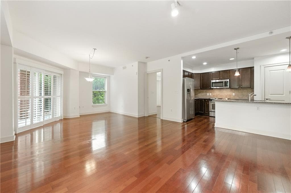 2 bedroom, 3 bathroom, 1,530 sq ft condominium for sale at 200 River Vista Drive 120, Atlanta, GA 30339 — photo 7