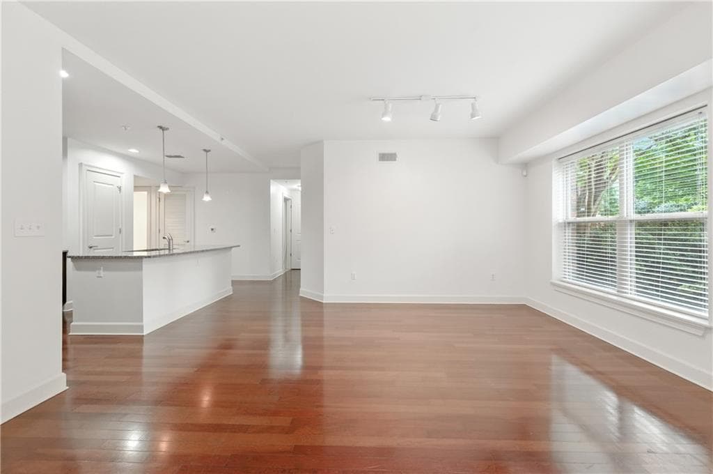 2 bedroom, 3 bathroom, 1,530 sq ft condominium for sale at 200 River Vista Drive 120, Atlanta, GA 30339 — photo 8