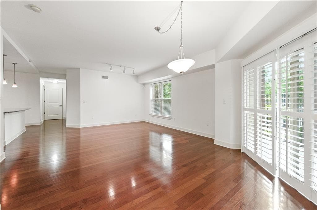 2 bedroom, 3 bathroom, 1,530 sq ft condominium for sale at 200 River Vista Drive 120, Atlanta, GA 30339 — photo 9