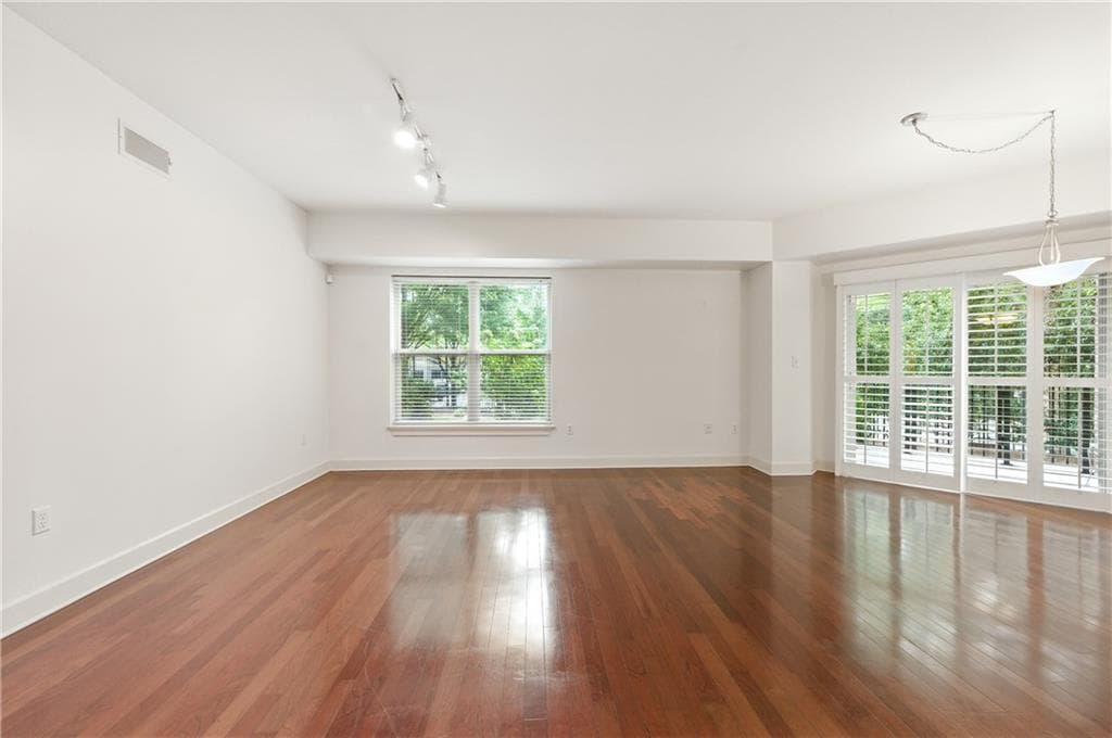 2 bedroom, 3 bathroom, 1,530 sq ft condominium for sale at 200 River Vista Drive 120, Atlanta, GA 30339 — photo 10