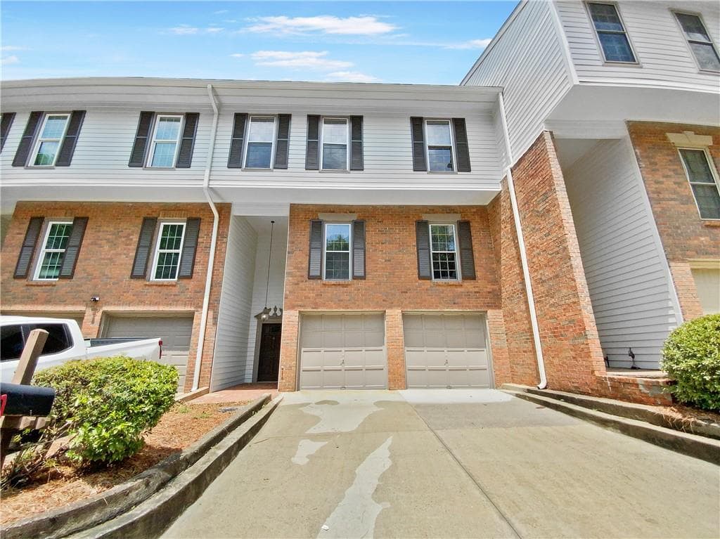 3 bedroom, 3 bathroom, 2,240 sq ft condominium for sale at 502 Brandywine Circle, Atlanta, GA 30350 — photo 1 of 26