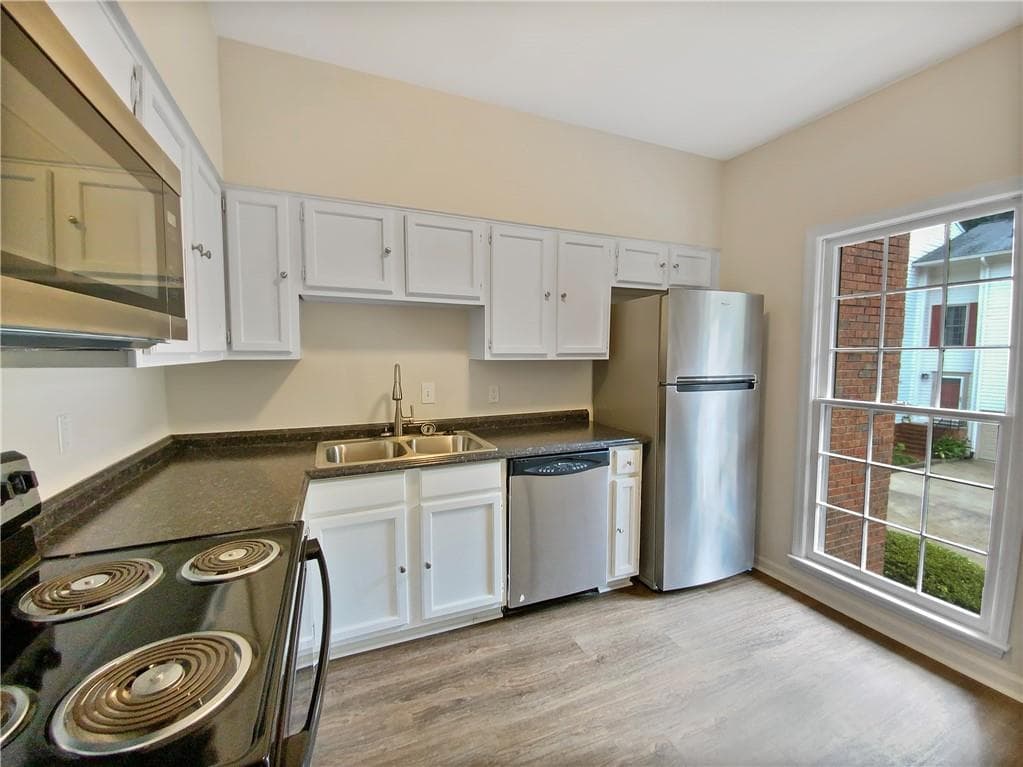 3 bedroom, 3 bathroom, 2,240 sq ft condominium for sale at 502 Brandywine Circle, Atlanta, GA 30350 — photo 5