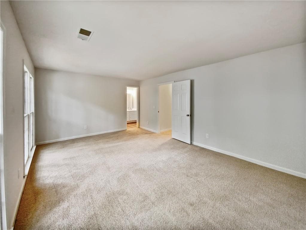 3 bedroom, 3 bathroom, 2,240 sq ft condominium for sale at 502 Brandywine Circle, Atlanta, GA 30350 — photo 8