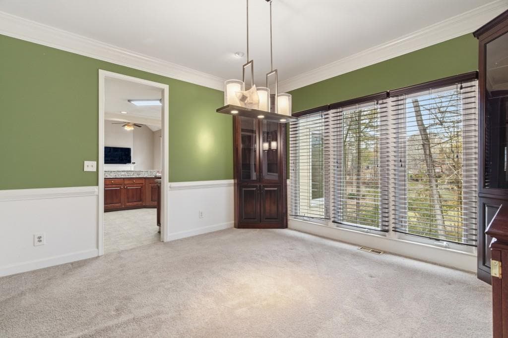 4 bedroom, 3 bathroom, 3,044 sq ft single family residence under contract at 5635 Ashewoode Downs Drive, Alpharetta, GA 30005 — photo 8