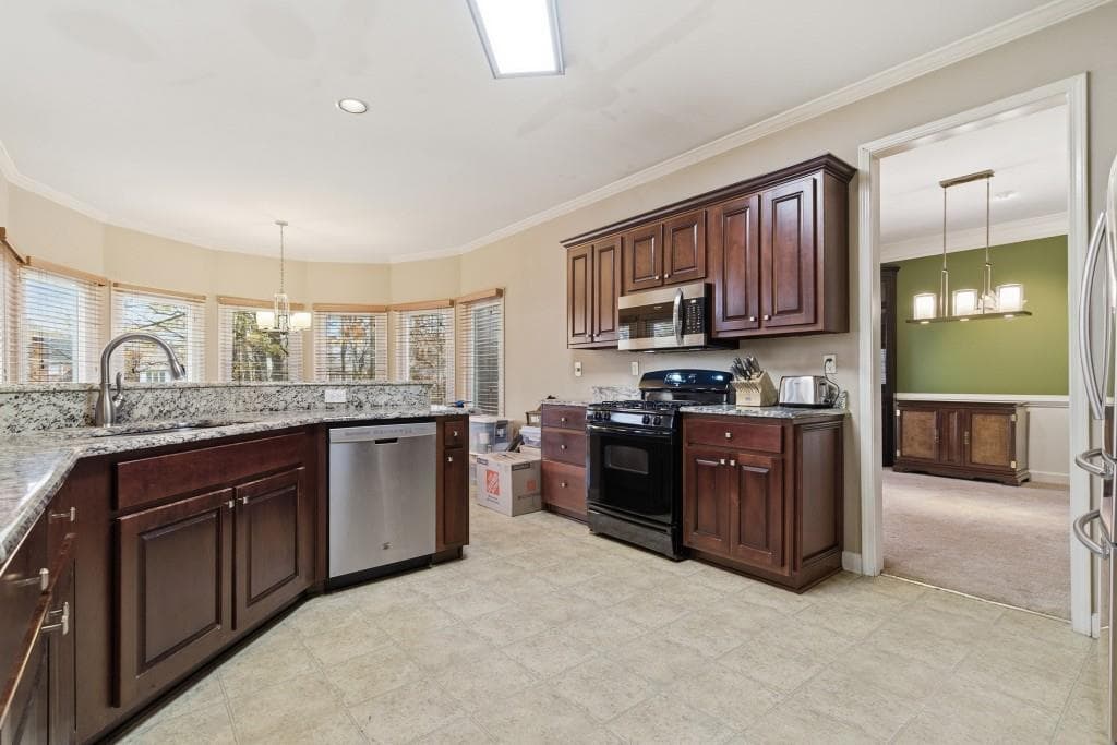 4 bedroom, 3 bathroom, 3,044 sq ft single family residence under contract at 5635 Ashewoode Downs Drive, Alpharetta, GA 30005 — photo 9