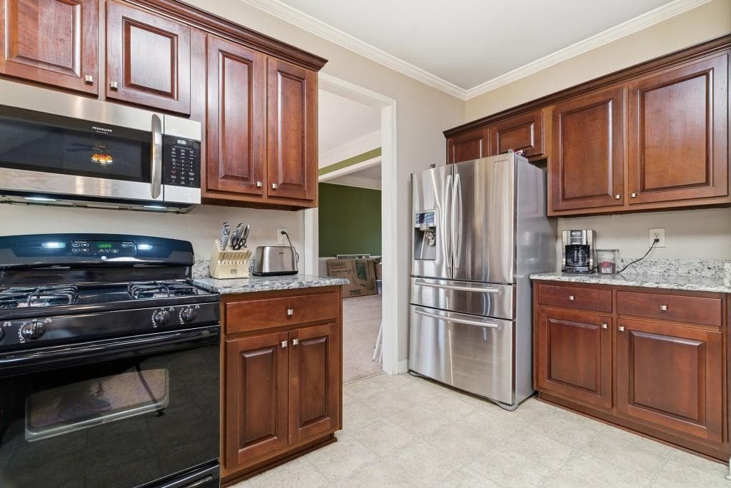 4 bedroom, 3 bathroom, 3,044 sq ft single family residence under contract at 5635 Ashewoode Downs Drive, Alpharetta, GA 30005 — photo 10
