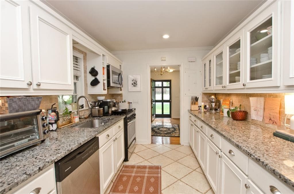 3 bedroom, 1 bathroom, 1,100 sq ft single family residence for rent at 2248 Rando Lane, Atlanta, GA 30318 for $2,300 a month — photo 8