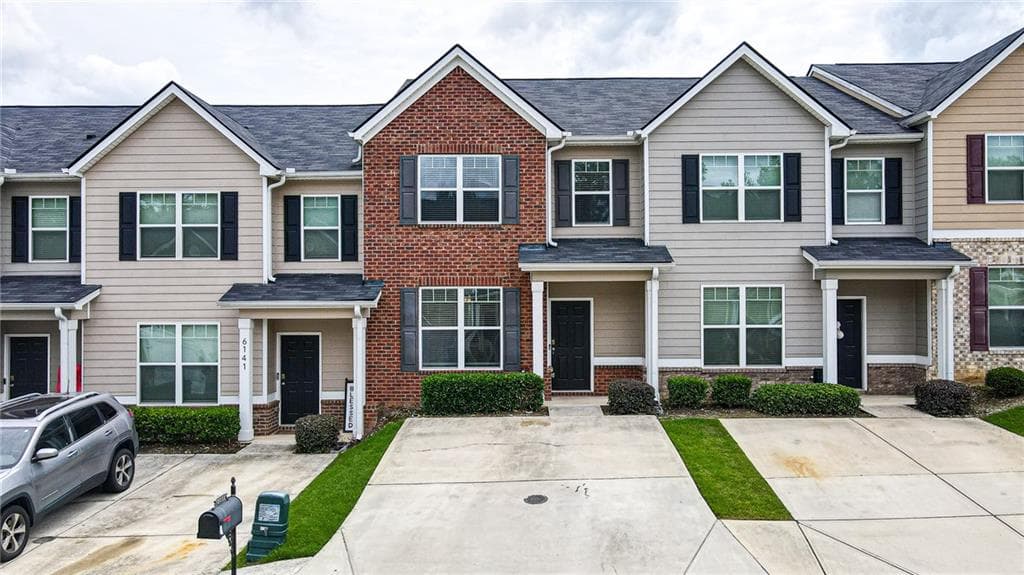3 bedroom, 3 bathroom, 1,654 sq ft townhouse for sale at 6137 Rockaway Road, Atlanta, GA 30349 — photo 2