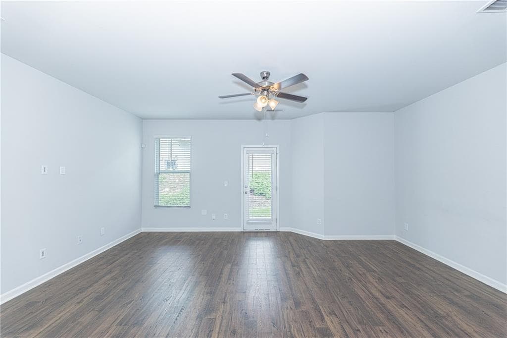 3 bedroom, 3 bathroom, 1,654 sq ft townhouse for sale at 6137 Rockaway Road, Atlanta, GA 30349 — photo 10