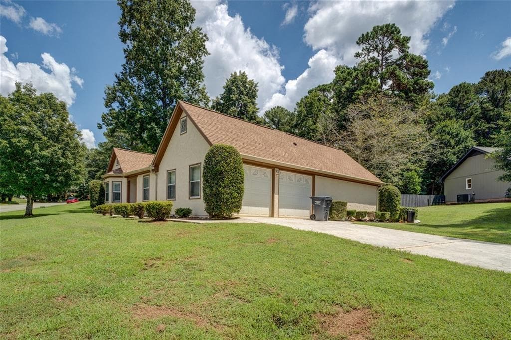 3 bedroom, 2 bathroom, 1,936 sq ft single family residence under contract at 4938 Lake Forest Drive, Conyers, GA 30094 — photo 4