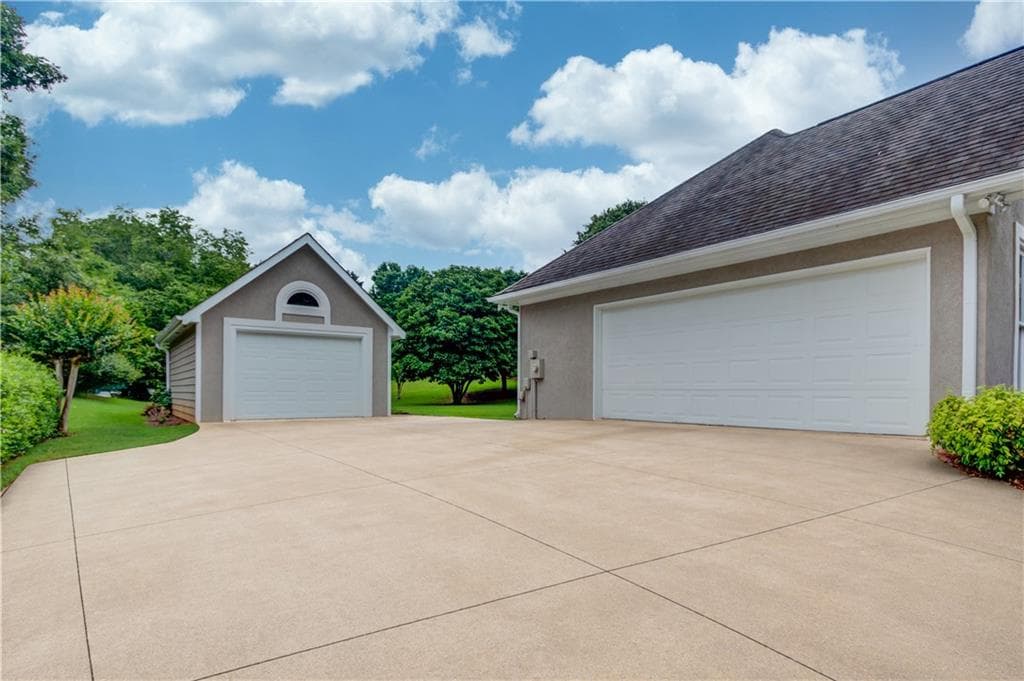 3 bedroom, 2 bathroom, 2,293 sq ft single family residence for sale at 6362 Chestnut Parkway, Flowery Branch, GA 30542 — photo 2