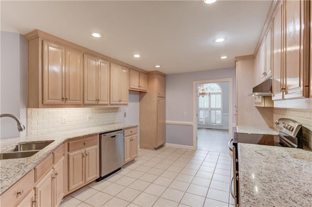 3 bedroom, 2 bathroom, 2,293 sq ft single family residence for sale at 6362 Chestnut Parkway, Flowery Branch, GA 30542 — photo 9