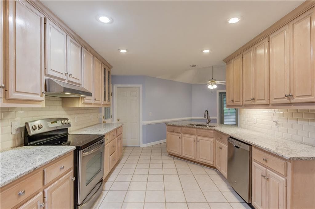 3 bedroom, 2 bathroom, 2,293 sq ft single family residence for sale at 6362 Chestnut Parkway, Flowery Branch, GA 30542 — photo 10