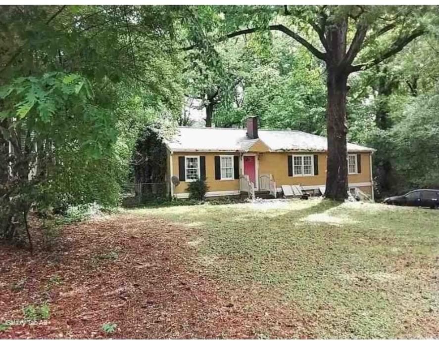 5 bedroom, 3 bathroom, 1,296 sq ft single family residence for sale at 1632 Jobeth Avenue, Atlanta, GA 30316