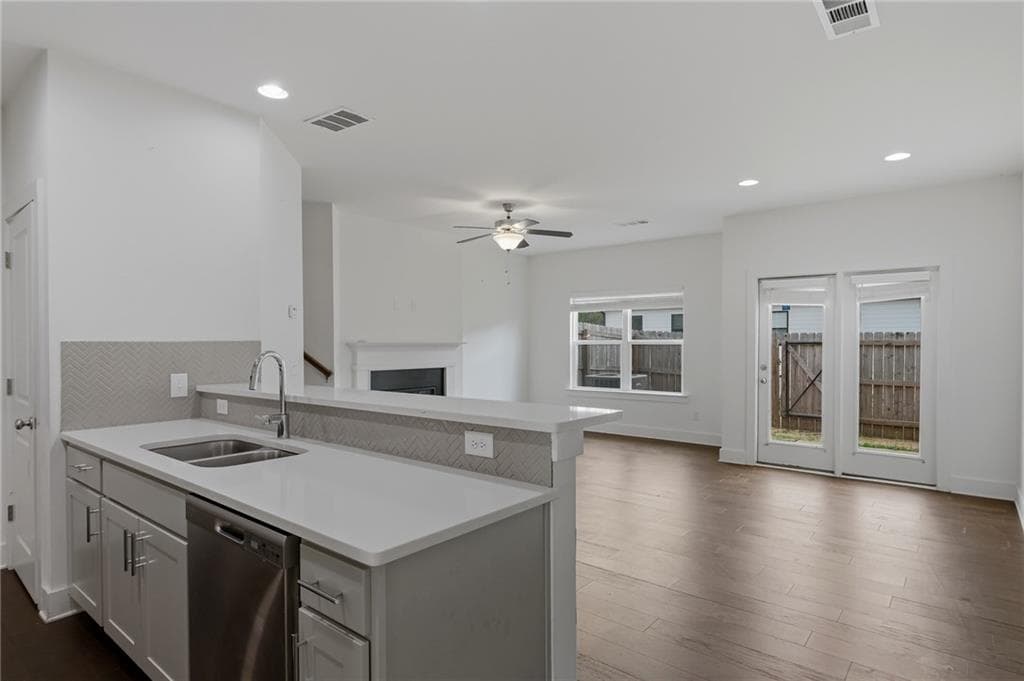 3 bedroom, 3 bathroom, 1,598 sq ft townhouse for sale at 82 Auburn Run Lane, Auburn, GA 30011 — photo 9