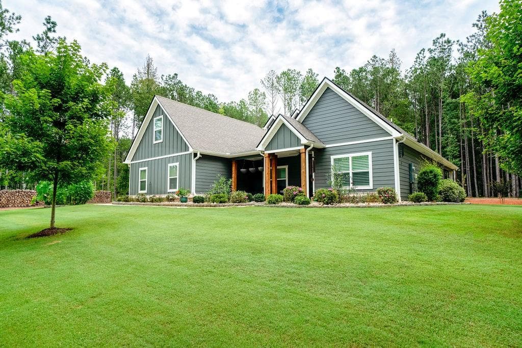 4 bedroom, 3 bathroom, 2,850 sq ft single family residence sold at 31 Ozark Woods Drive, Newnan, GA 30263