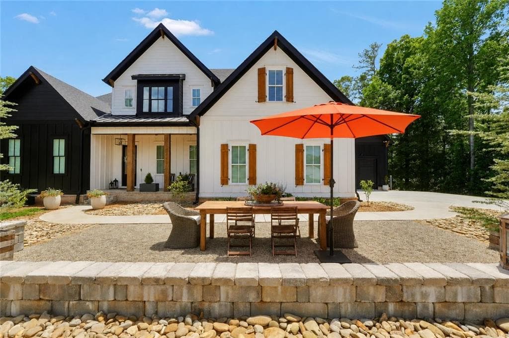 4 bedroom, 4 bathroom, 5,850 sq ft single family residence under contract at 51 Sweet Wood Court, Newnan, GA 30265 — photo 3