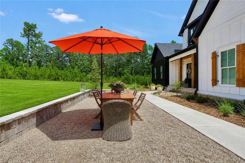 4 bedroom, 4 bathroom, 5,850 sq ft single family residence under contract at 51 Sweet Wood Court, Newnan, GA 30265 — photo 4