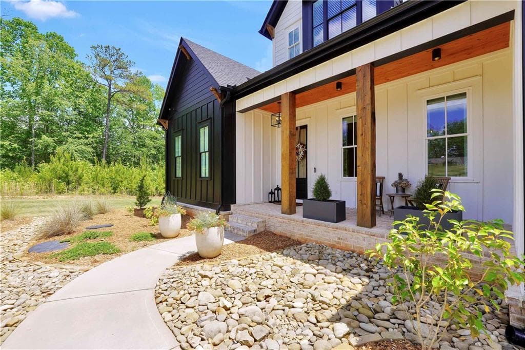 4 bedroom, 4 bathroom, 5,850 sq ft single family residence under contract at 51 Sweet Wood Court, Newnan, GA 30265 — photo 5