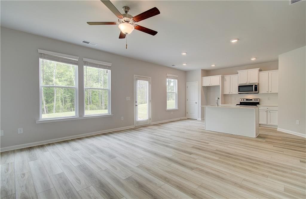 3 bedroom, 3 bathroom, 1,721 sq ft single family residence for sale at 68 Homesite Jericho Way, Newnan, GA 30263 — photo 3