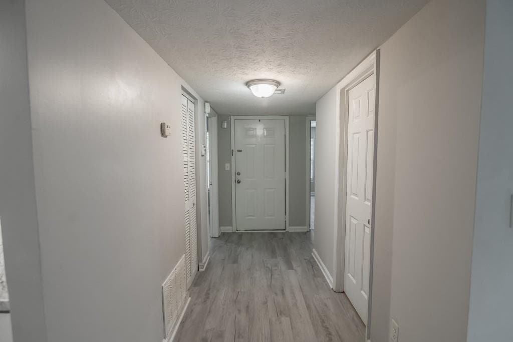 3 bedroom, 2 bathroom, 1,405 sq ft condominium for sale at 204 Brittany Court, Duluth, GA 30096 — photo 3