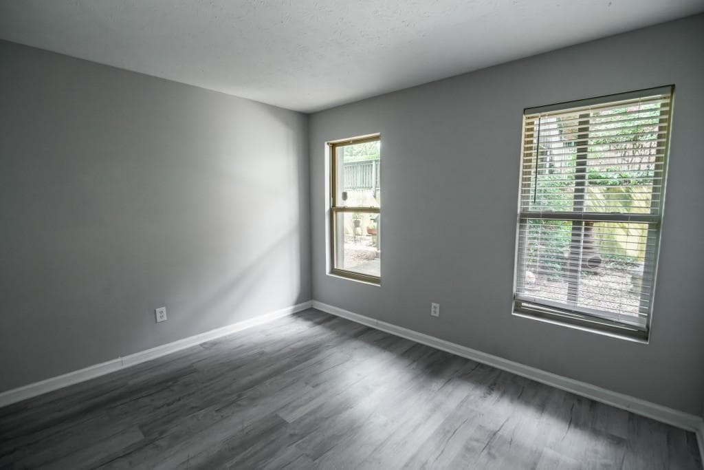 3 bedroom, 2 bathroom, 1,405 sq ft condominium for sale at 204 Brittany Court, Duluth, GA 30096 — photo 4