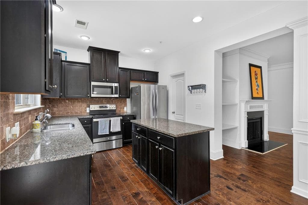 3 bedroom, 3 bathroom, 1,974 sq ft townhouse for sale at 6522 Story Circle, Norcross, GA 30093 — photo 8
