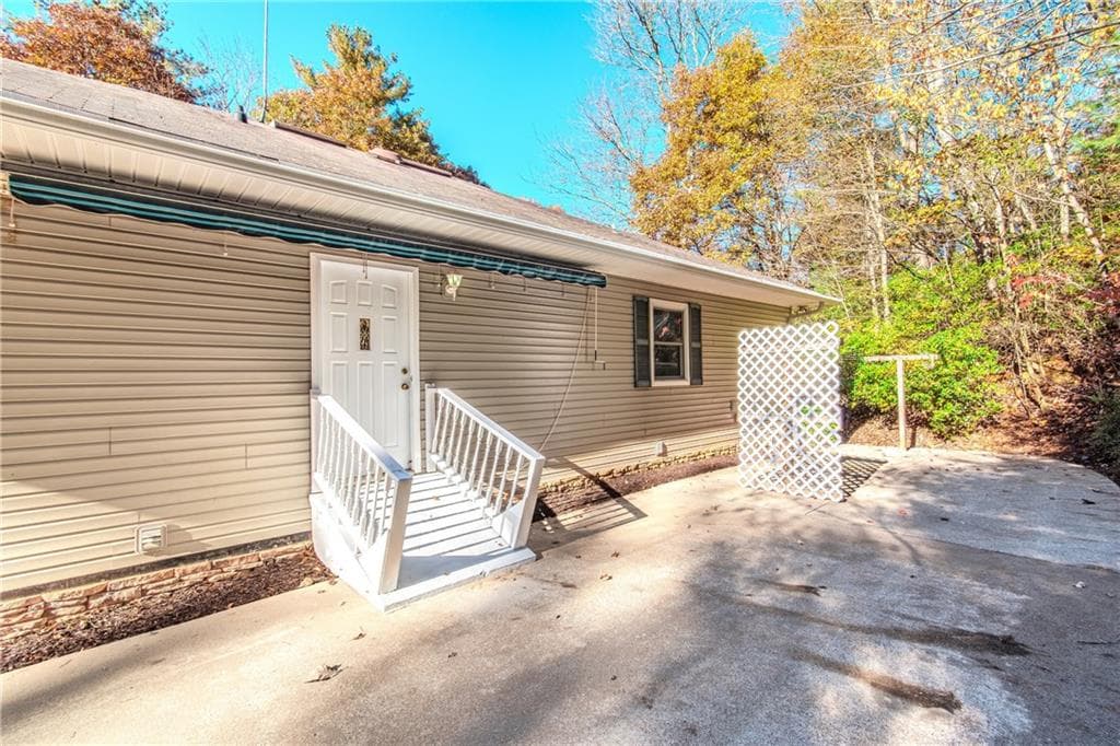 4 bedroom, 3 bathroom, 2,450 sq ft single family residence for sale at 339 Wehunt Road, Blue Ridge, GA 30513 — photo 3