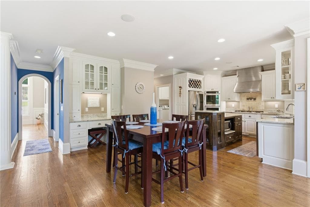 4 bedroom, 4 bathroom, 4,300 sq ft single family residence under contract at 2723 Inglewood Drive, Gainesville, GA 30504 — photo 10