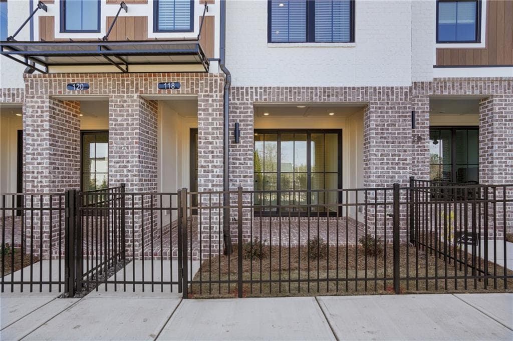 2 bedroom, 3 bathroom, 1,694 sq ft townhouse for sale at 142 Iveybrooke Lane 76, Alpharetta, GA 30009 — photo 2