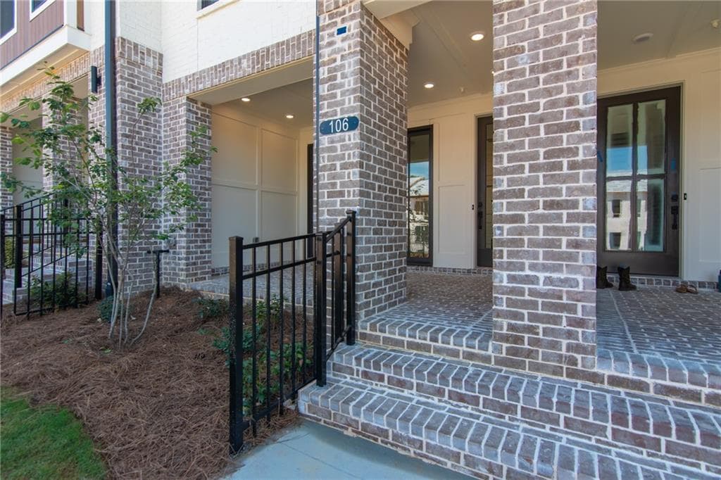 2 bedroom, 3 bathroom, 1,694 sq ft townhouse for sale at 142 Iveybrooke Lane 76, Alpharetta, GA 30009 — photo 3