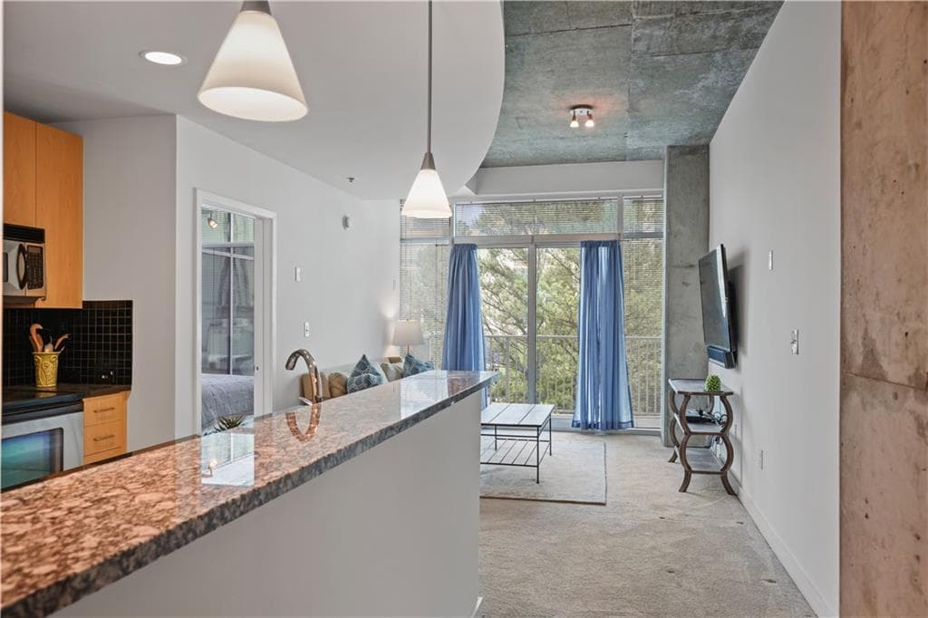 1 bedroom, 1 bathroom, 771 sq ft condominium for sale at 250 Pharr Road 606, Atlanta, GA 30305 — photo 6