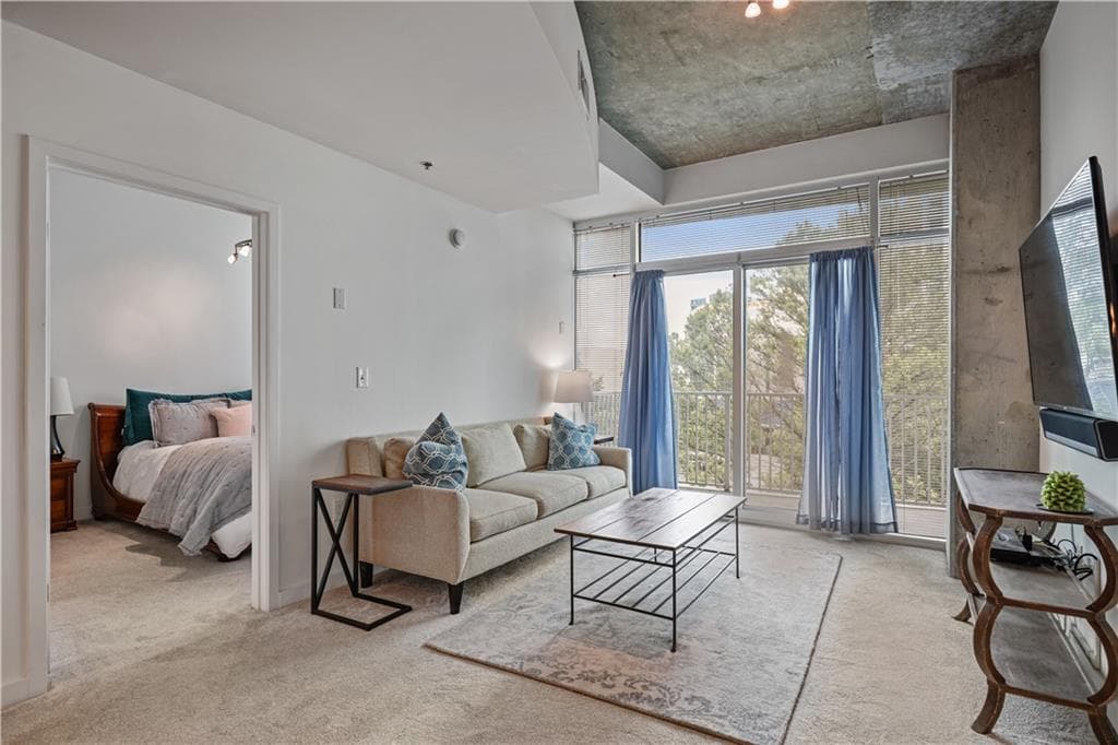 1 bedroom, 1 bathroom, 771 sq ft condominium for sale at 250 Pharr Road 606, Atlanta, GA 30305 — photo 1 of 31