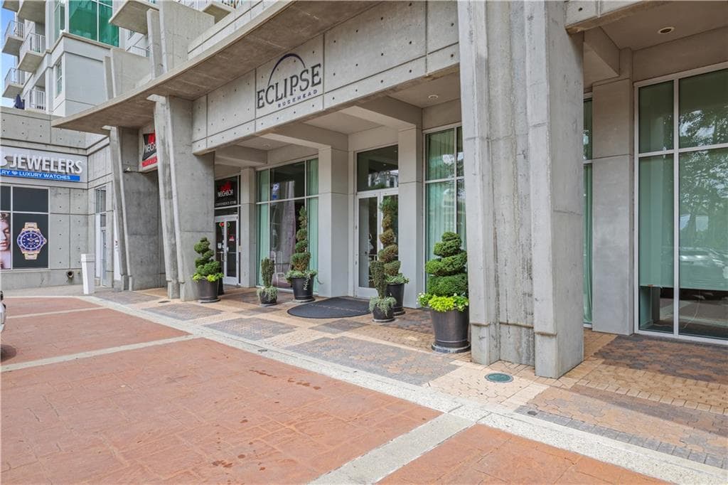 1 bedroom, 1 bathroom, 771 sq ft condominium for sale at 250 Pharr Road 606, Atlanta, GA 30305 — photo 2