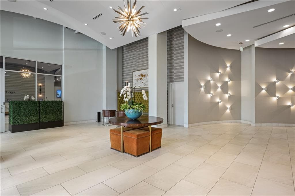 1 bedroom, 1 bathroom, 771 sq ft condominium for sale at 250 Pharr Road 606, Atlanta, GA 30305 — photo 3