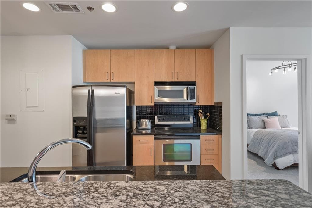 1 bedroom, 1 bathroom, 771 sq ft condominium for sale at 250 Pharr Road 606, Atlanta, GA 30305 — photo 8