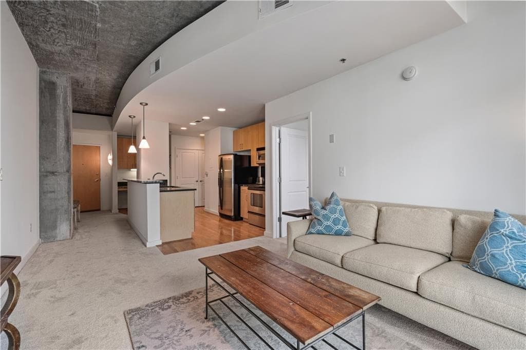1 bedroom, 1 bathroom, 771 sq ft condominium for sale at 250 Pharr Road 606, Atlanta, GA 30305 — photo 9