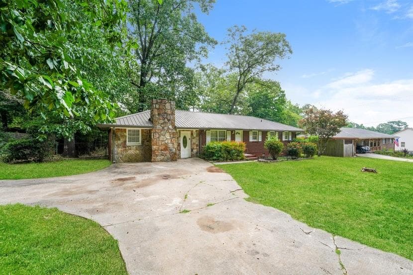3 bedroom, 3 bathroom, 1,802 sq ft single family residence for sale at 2536 Britt Road, Snellville, GA 30078 — photo 4